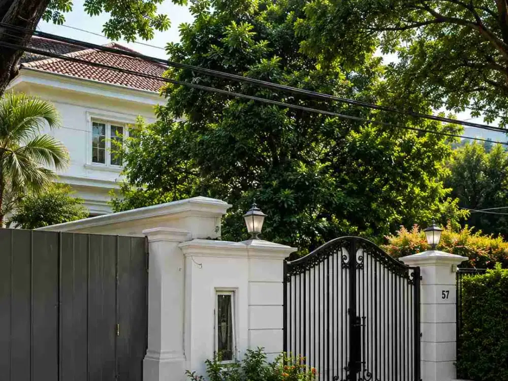 Rumah mewah fully furnished menteng