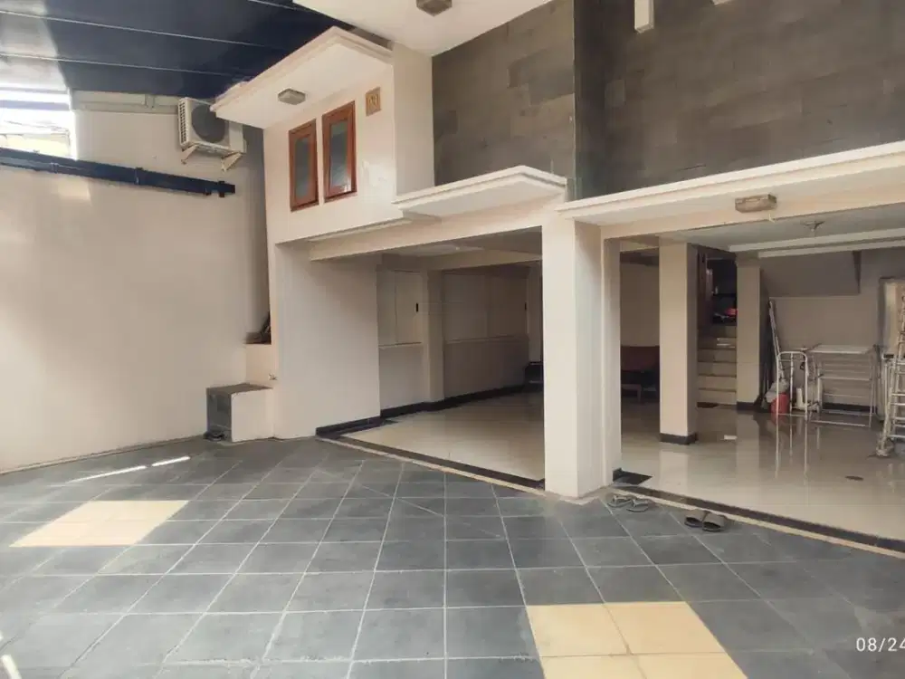 Rumah Tebet Utara dekat Starbucks