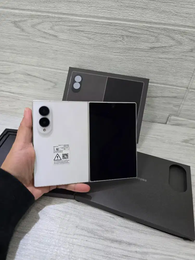 SECOND SAMSUNG Z FOLD 8 12/512GB CREAM LIKE NEW