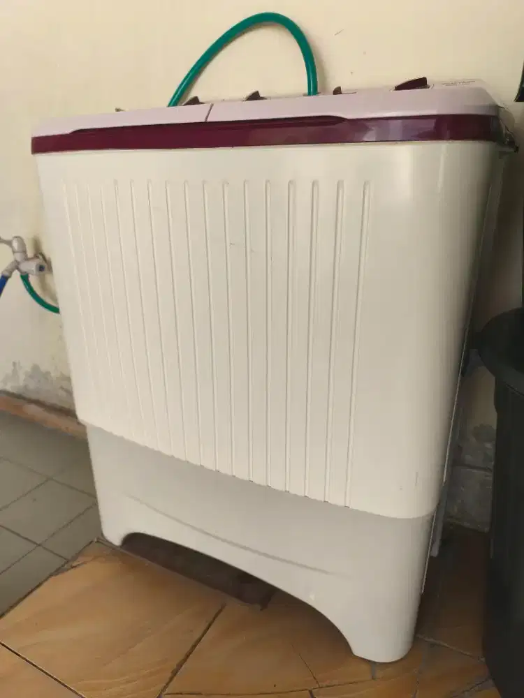 Mesin cuci 2 tabung Polytron 7kG