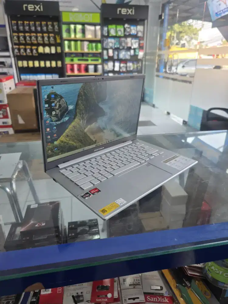 LAPTOP ASUS VIVOBOOK 1404FA AMD RYZEN3 7320U RAM 8GB SSD 256Gb