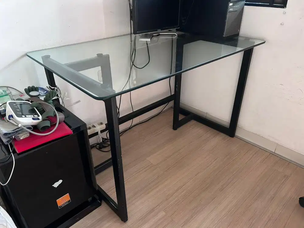 Meja Kerja / Meja Kaca