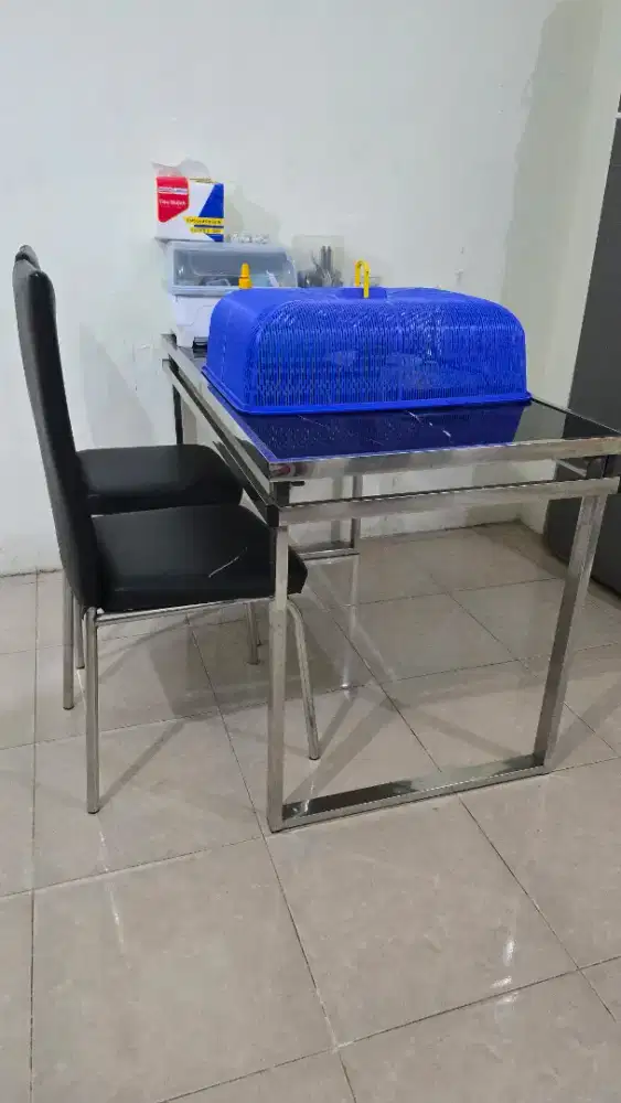 Meja Makan Marmer Rangka Stainless + 2 Kursi