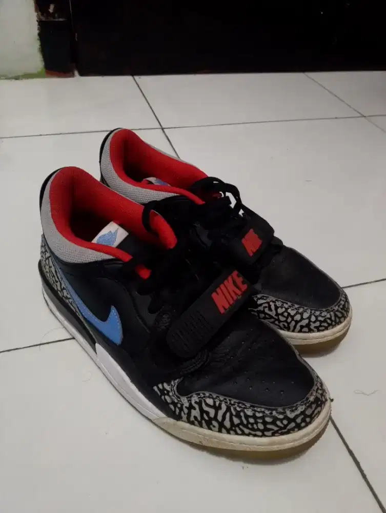Sepatu Nike SB hitam merah