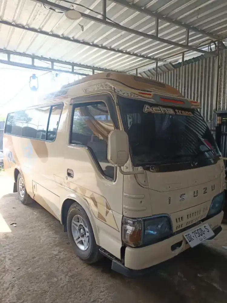 isuzu NHR 55 2001