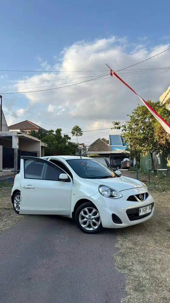 Nissan March AT Tahun 2014 Warna Putih
