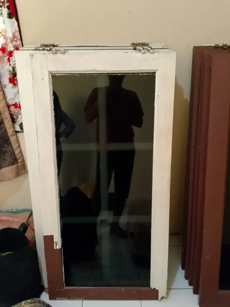 Saya mau jual jendela rumah
