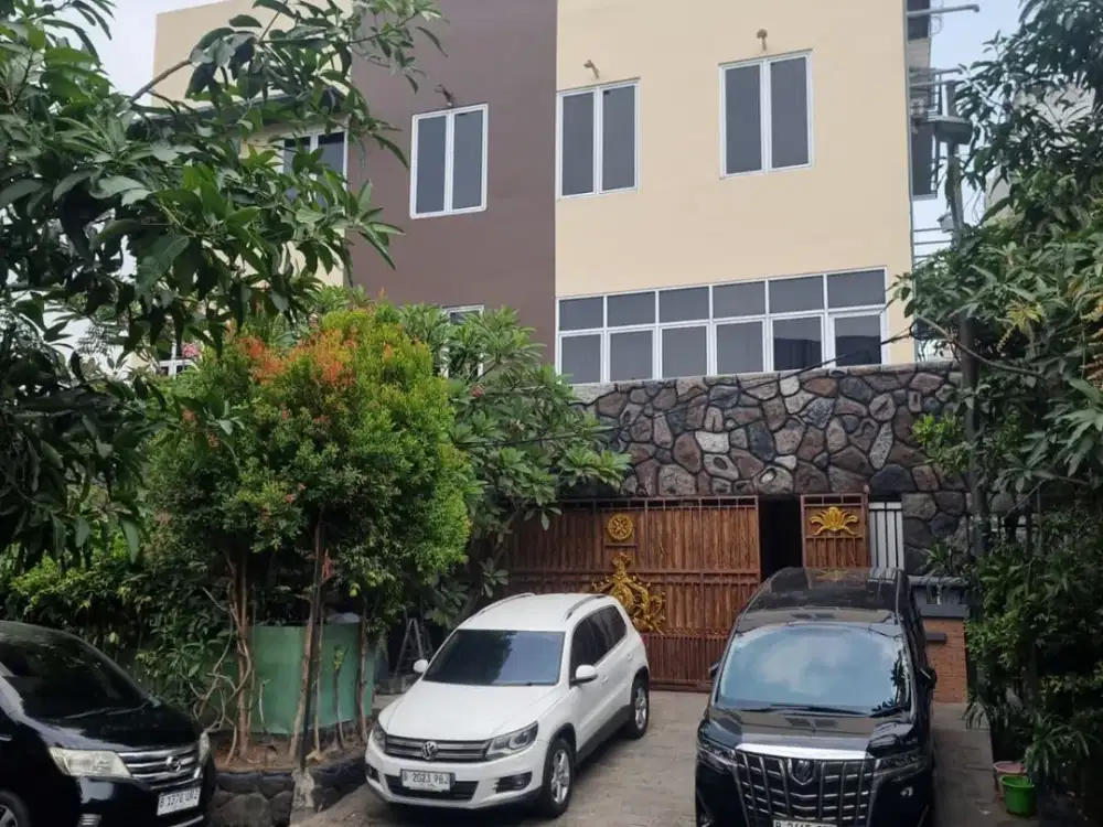 Rumah Mewah 5 Lantai Modern Ada Taman Rooftop di Komplek Mokmer Kemayoran Jakarta Pusat