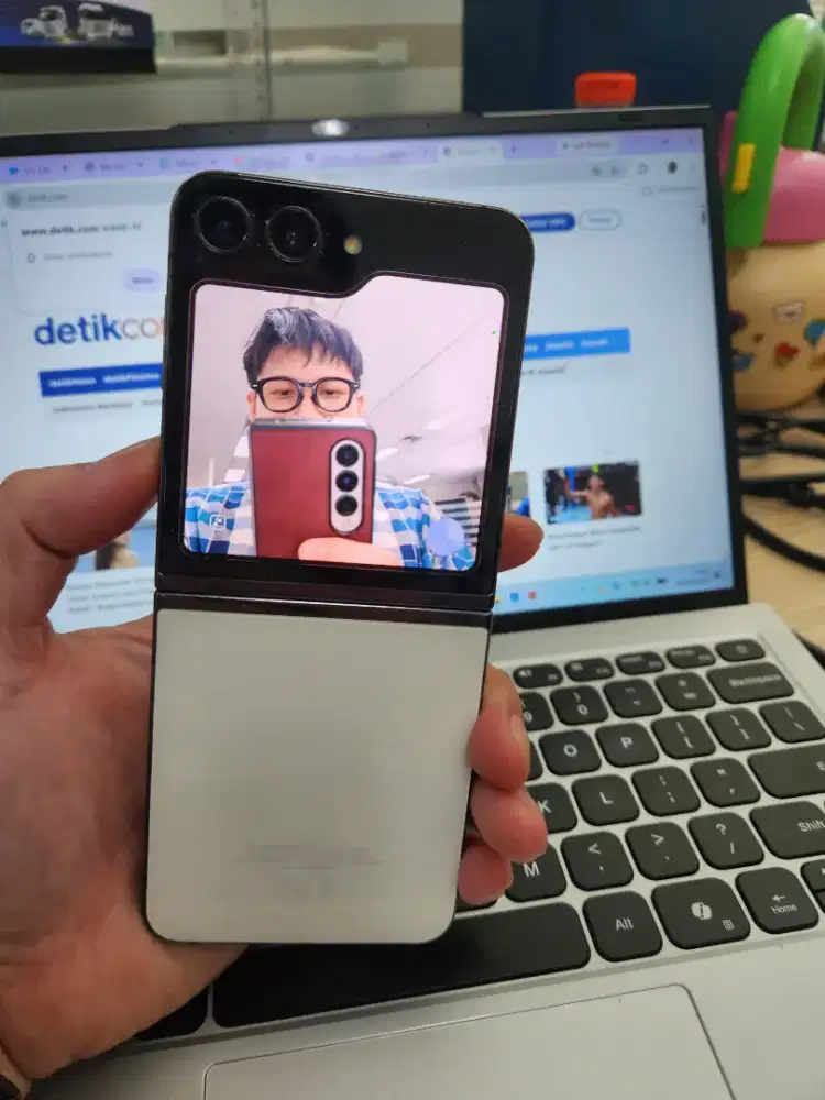 Samsung Galaxy Flip 5