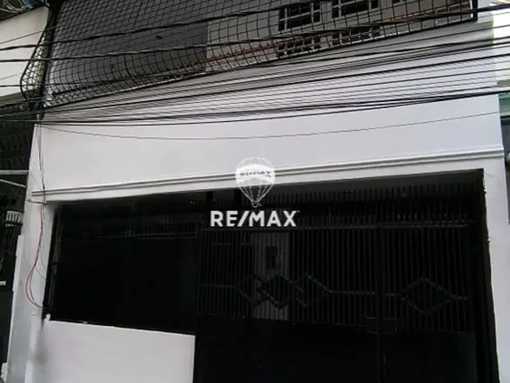 DIJUAL RUMAH 2 LANTAI BARU RENOVASI DI JELAMBAR BARU JAKARTA BARAT