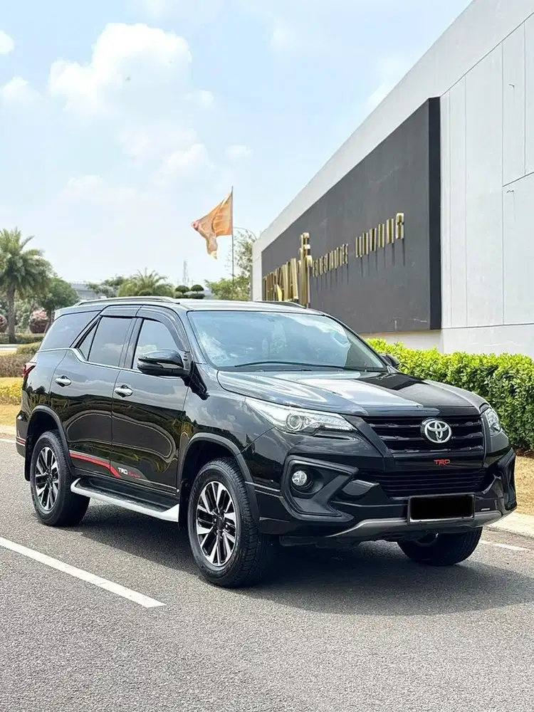 ISTIMEWA KM LOW! Toyota Fortuner TRD S A/T Diesel 2019