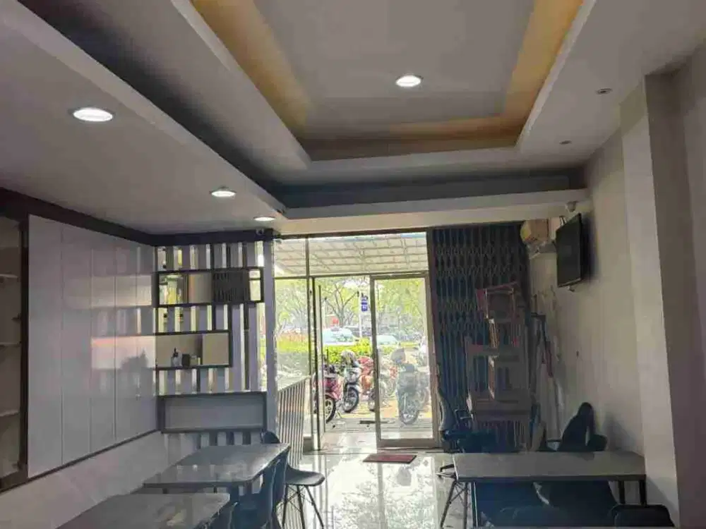 Ruko 3 Lantai Posisi Boulevard di Green Lake City