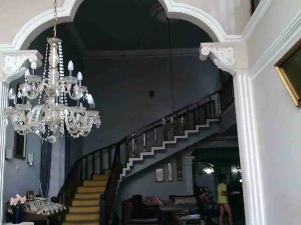 rumah cantik 2 lantai sjap huni di utan kayu jakarta timur