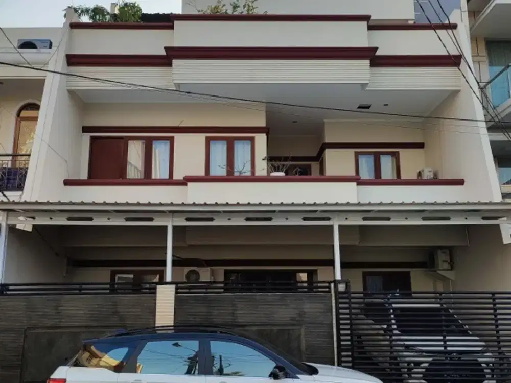 Dijual Rumah 3 lantai, 10x16, hdp selatan di Citra Garden 2