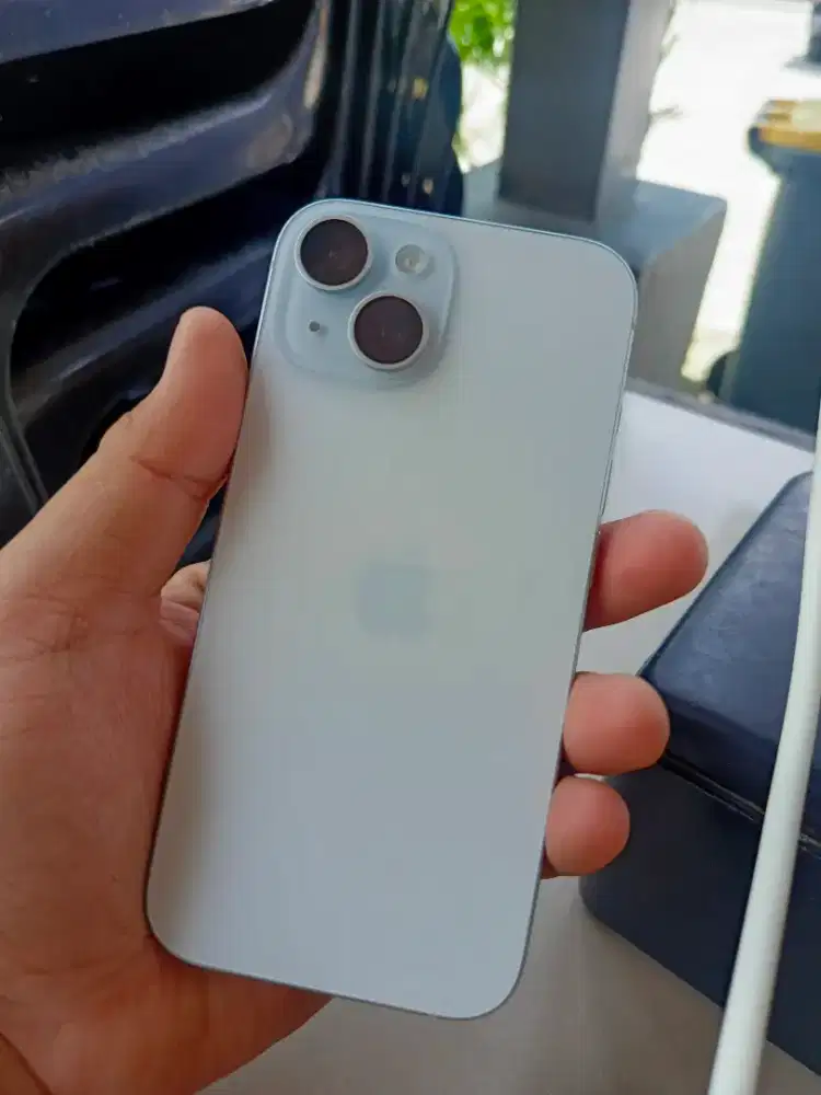 Iphone 15 warna Biru