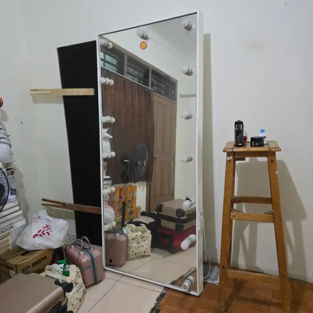Kaca Full Body Lampu