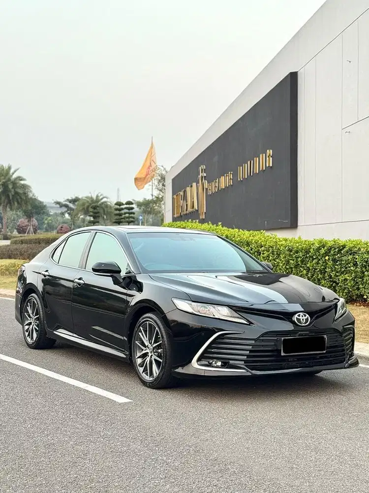 KM LOW DAN ISTIMEWA! Toyota Camry 2.5 V Facelift Sunroof A/T 2021