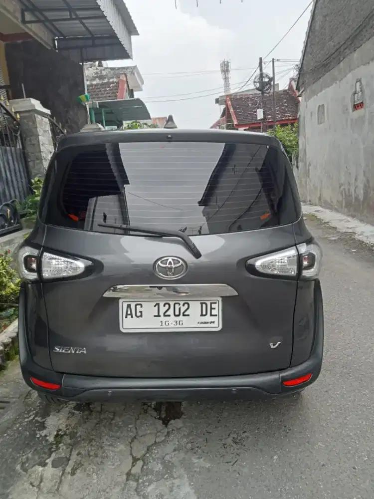 Toyota Sienta V 2017