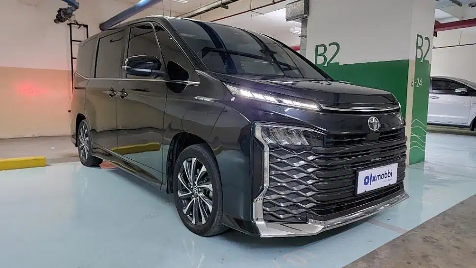 DP MURAH Toyota Voxy 2.0 Bensin-AT 2023  CEZQB