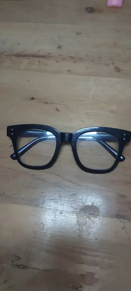 kacamata frame kotak (square glasses)