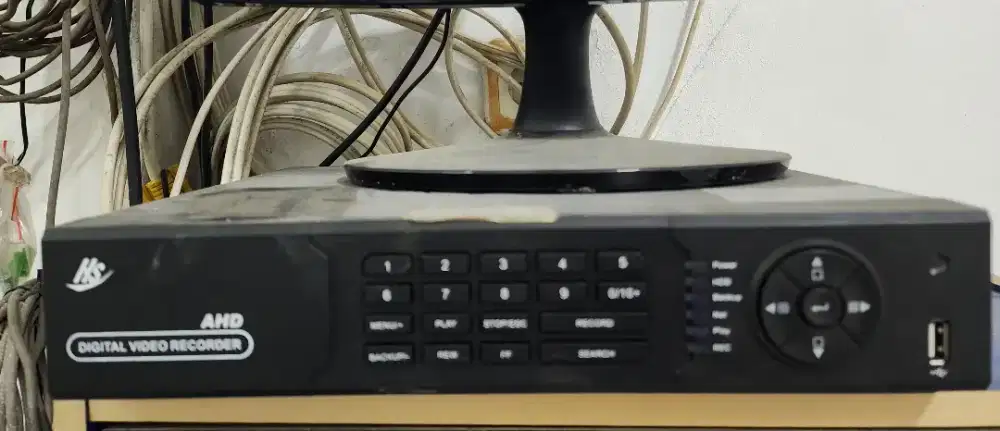 CCTV 8 Channel + DVR HS AHD + Monitor Samsung 14 Bagus Keren