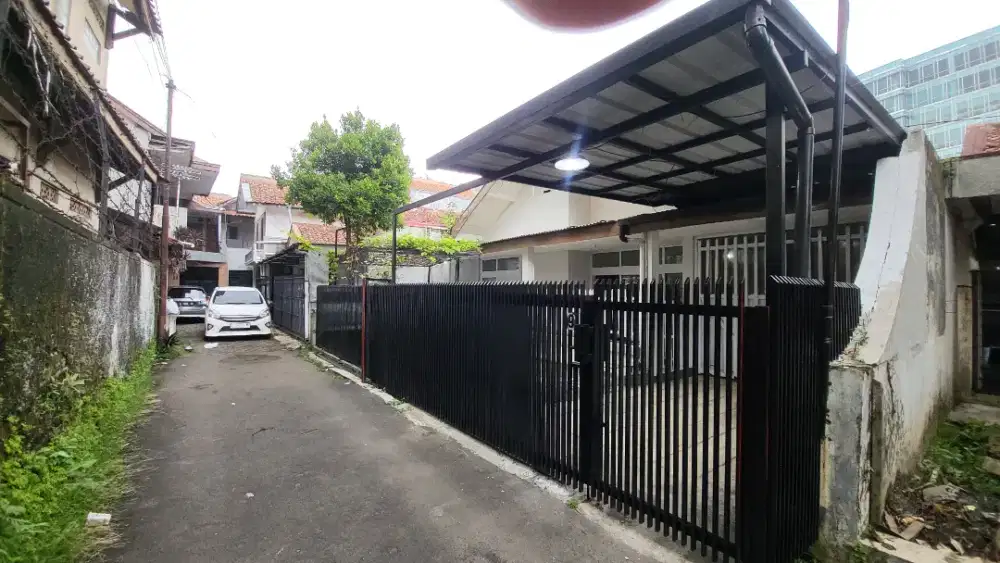 Dijual cepet rumah luas dan nyaman di jln Sekelimus Buah batu Bandung