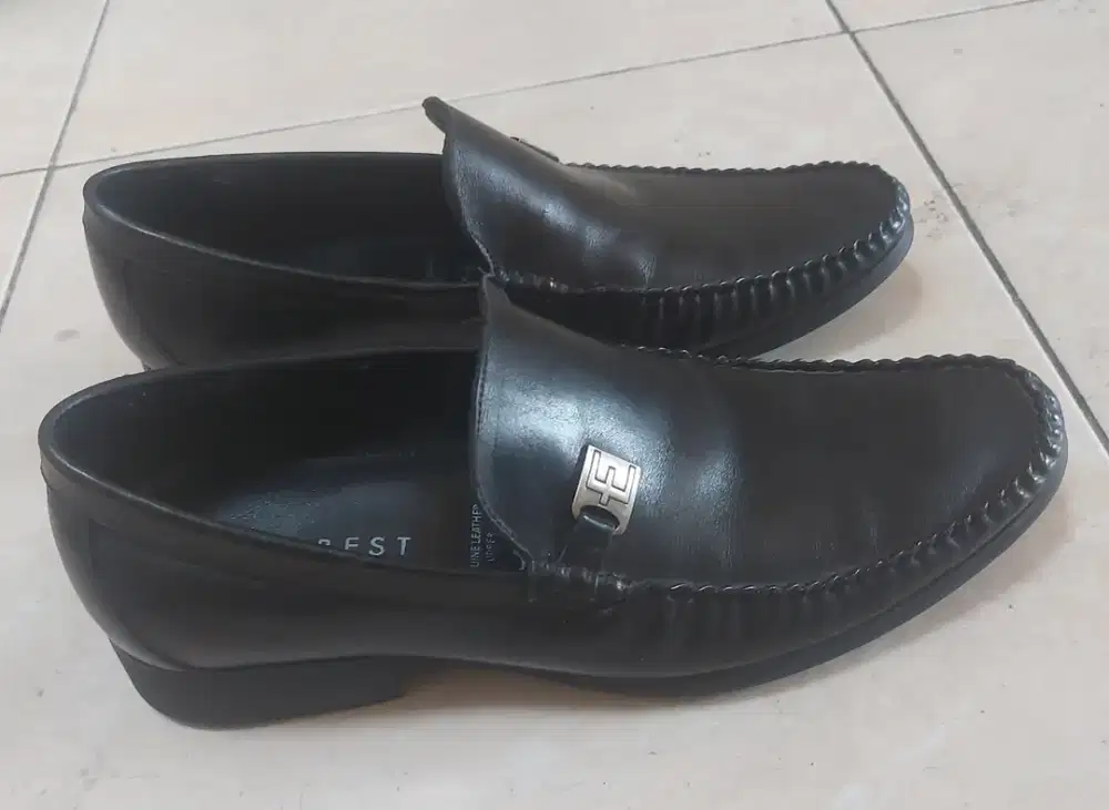 Sepatu merk everbest size 40