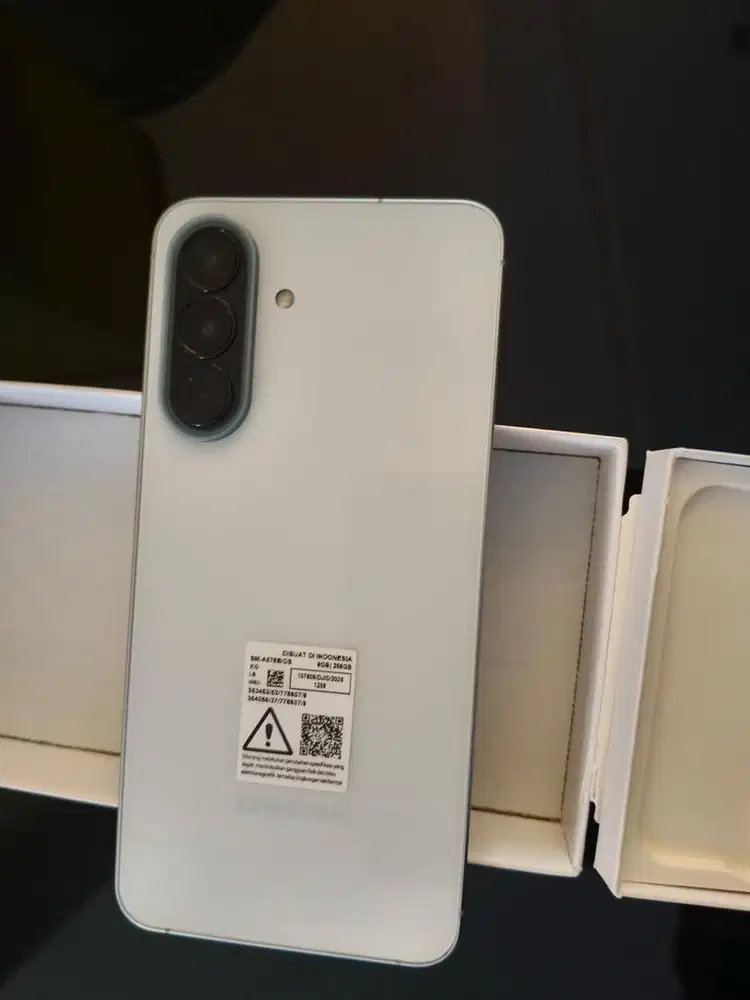 Samsung a57 5G masih baru
