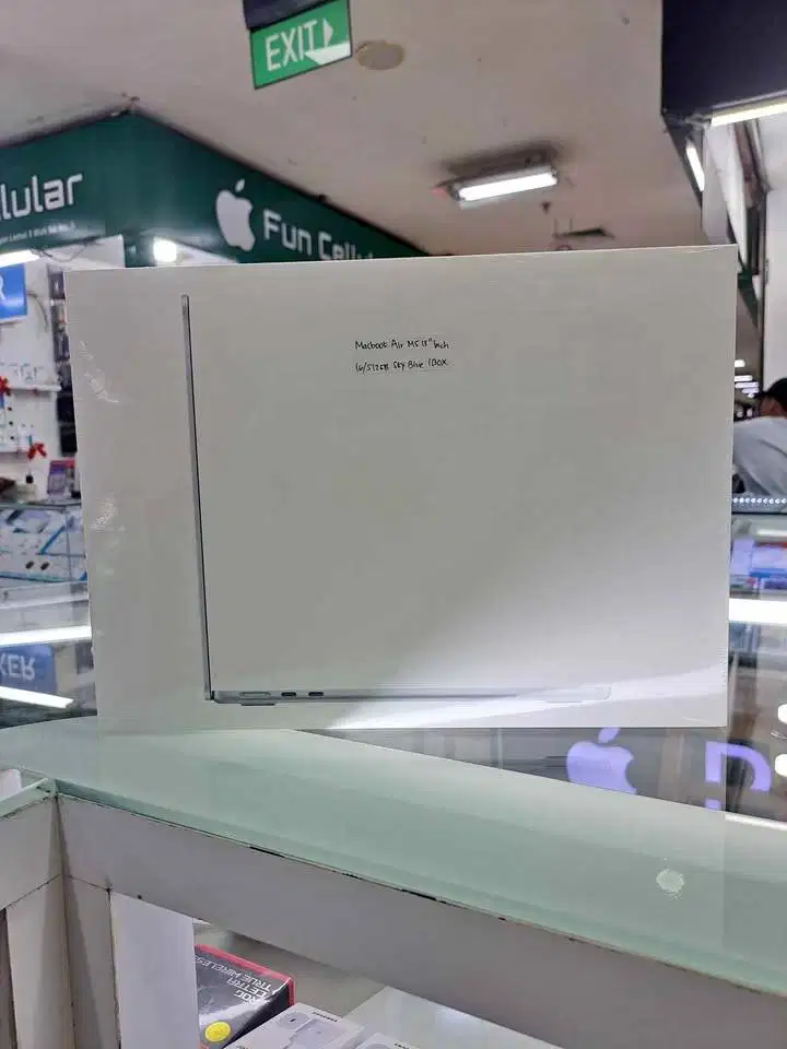 Macbook Air M5 16/512GB SSD Sky Blue 13 Inch New Segel Garansi IBox