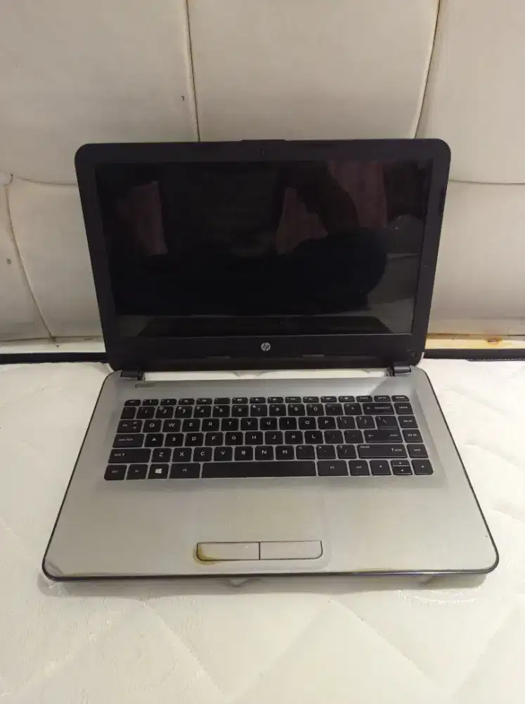 Dijual aja laptop HP 14 spek AMD E2 Body mulus terawat