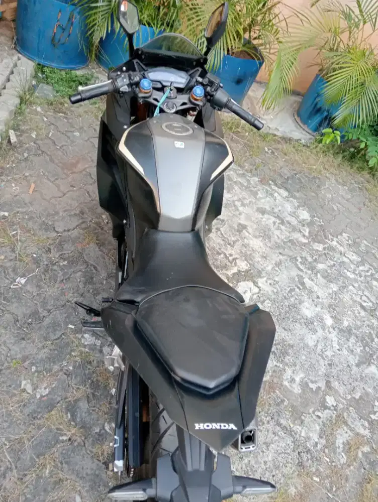 Promo DP 300 Honda CBR 150 R ABS Tahun 2023 Km Rendah