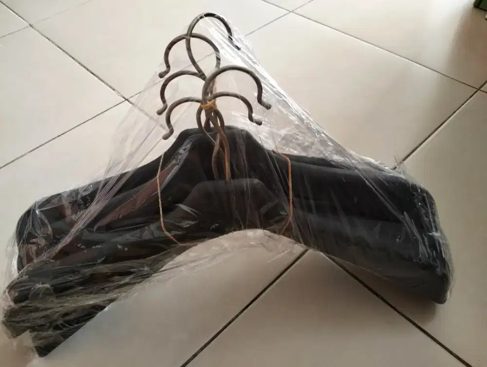 Gantungan baju tebal kuat