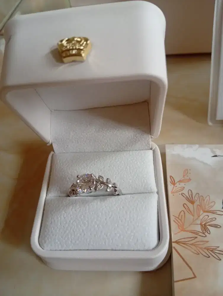 Di jual asesoris cincin bermata berlian