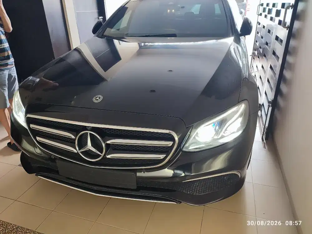 Mercedes-Benz E300 W213 Avantgarde Hitam Mulus - Siap Pakai