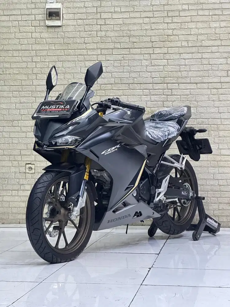 Honda CBR 150R ABS/STD 2024  Matte Black – Istimewa Seperti Baru!