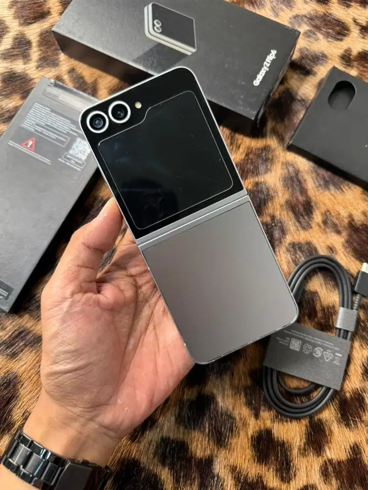 Galaxy Z Flip6 12/256GB Resmi (Silver)