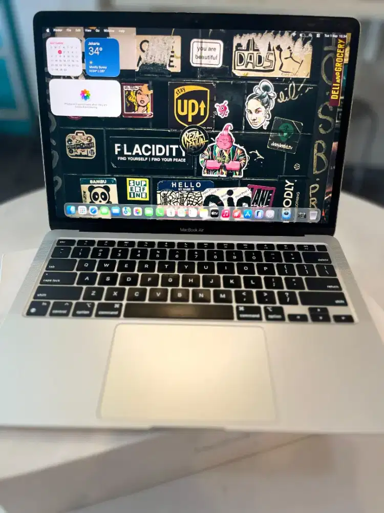 MacBook Air 2020 M1 8/256 Fullsett ex garansi ibox