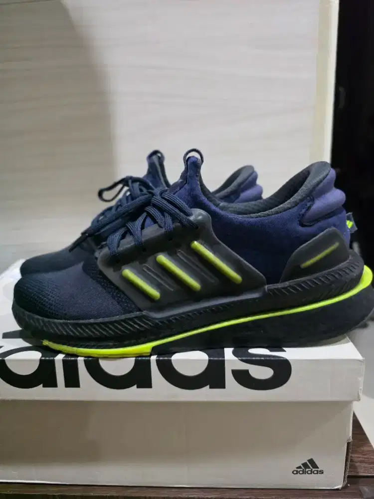 Sepatu Adidas Ultraboost Size 44 2/3