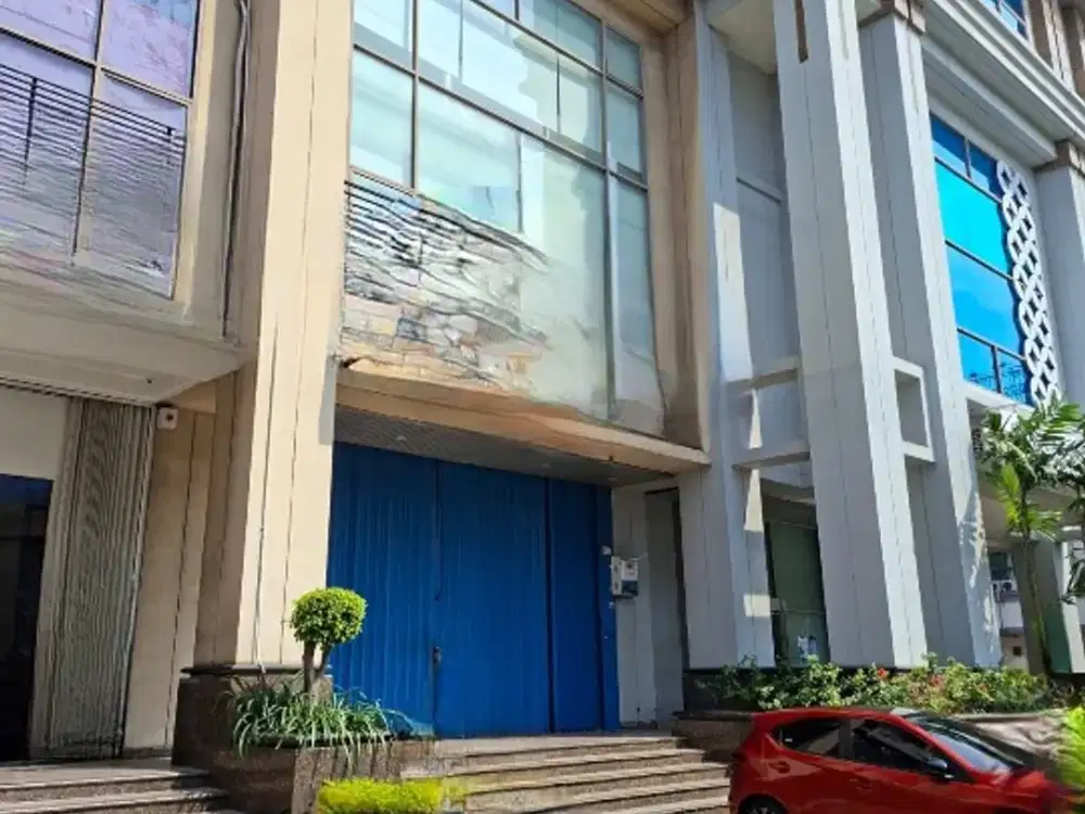 Disewakan ruko bagus siap pakai cocok utk kantor bank klinik dll di mangga dua mal jakarta
