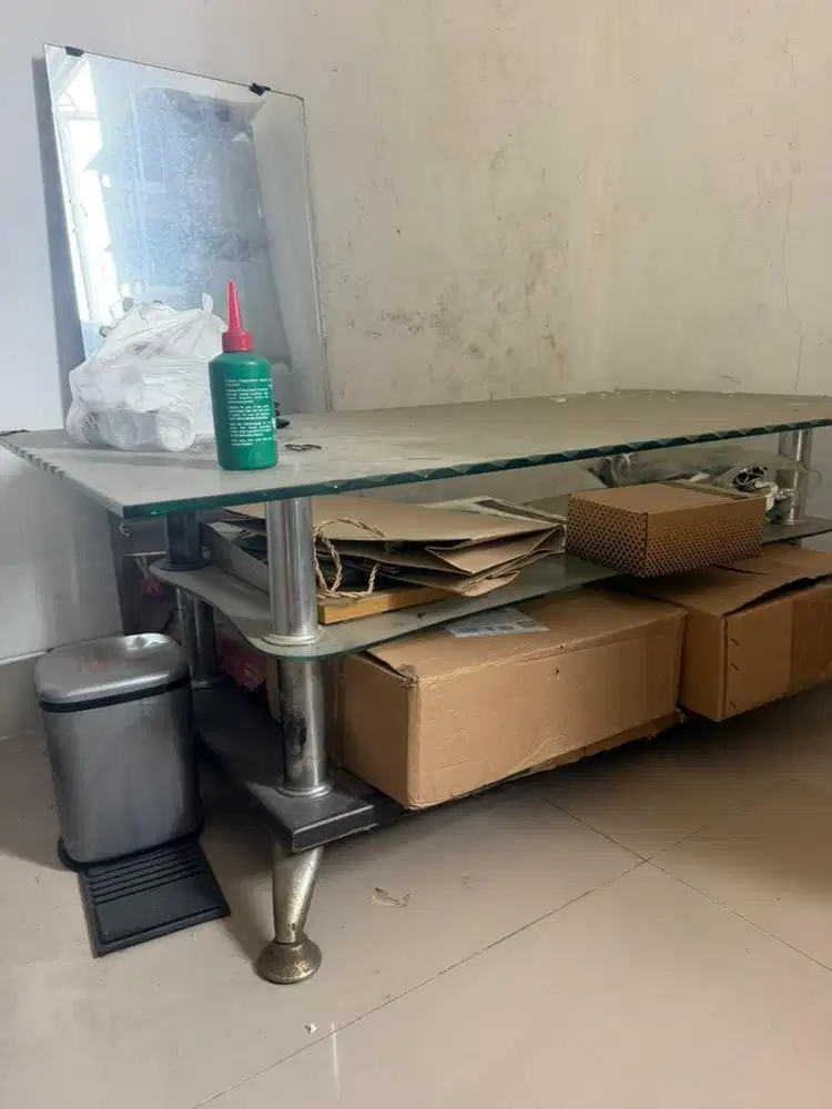 Meja kaca 3 susun ! Murah