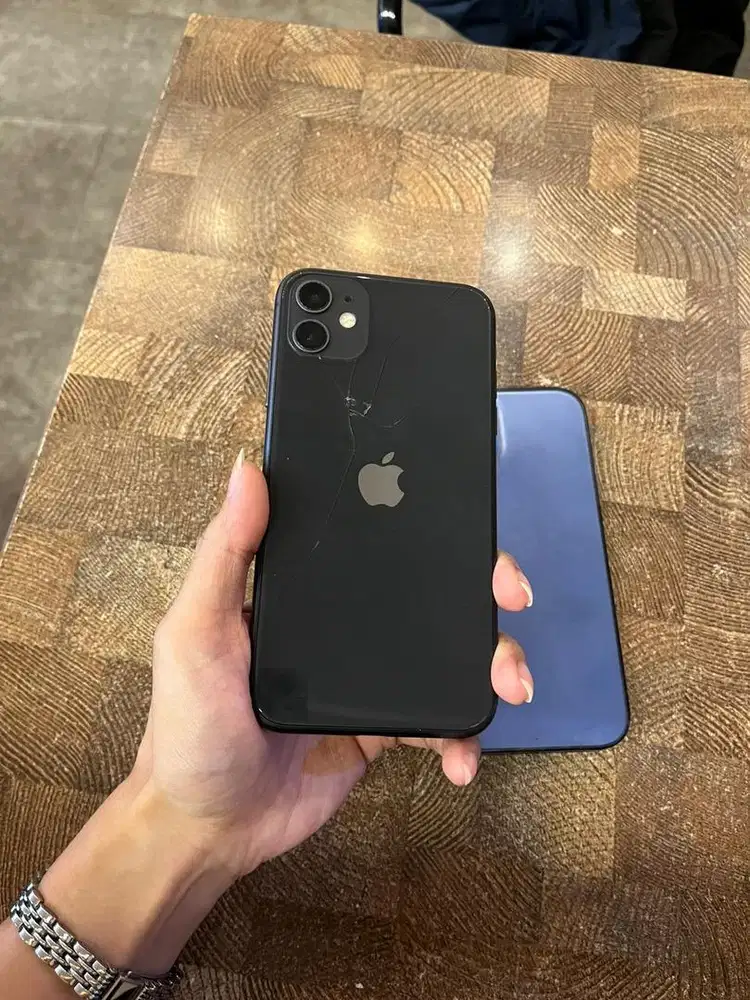 Dijual cepat iPhone 11 64gb sinyal all operator