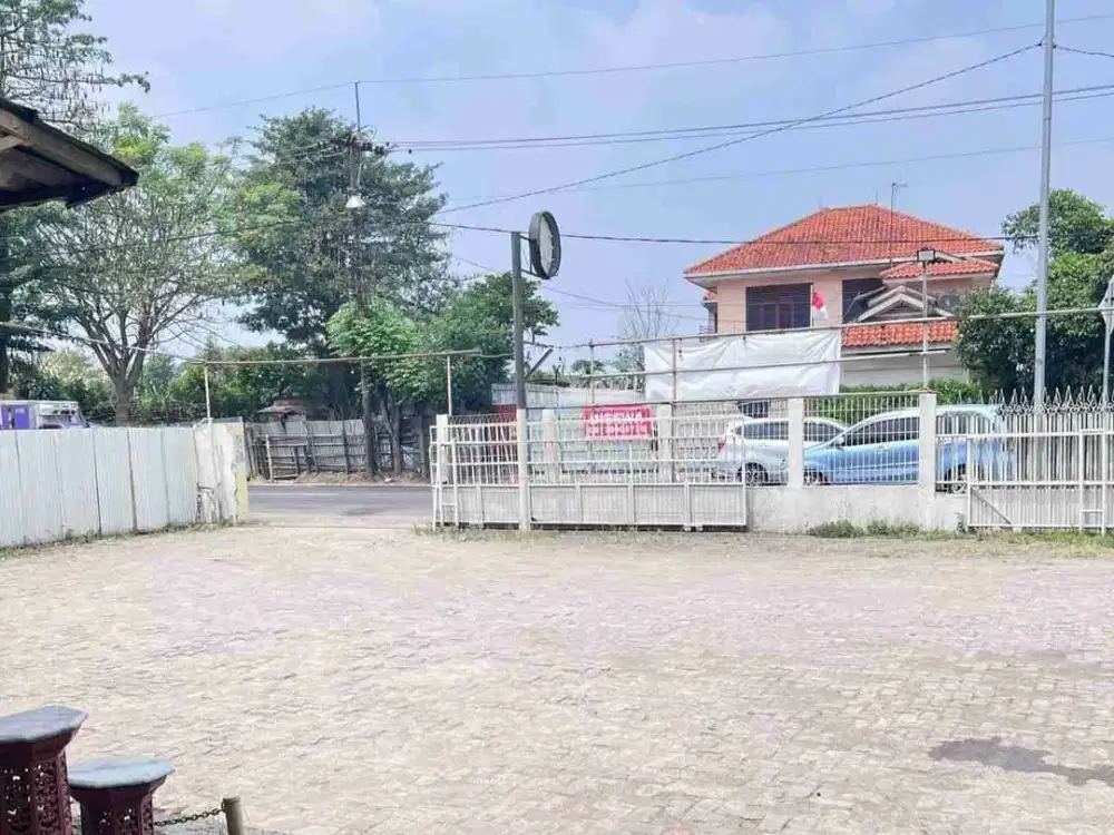 Disewakan Ex Restoran & Tempat Usaha Strategis di Jl. Tole Iskandar Depok  Luas 1.000