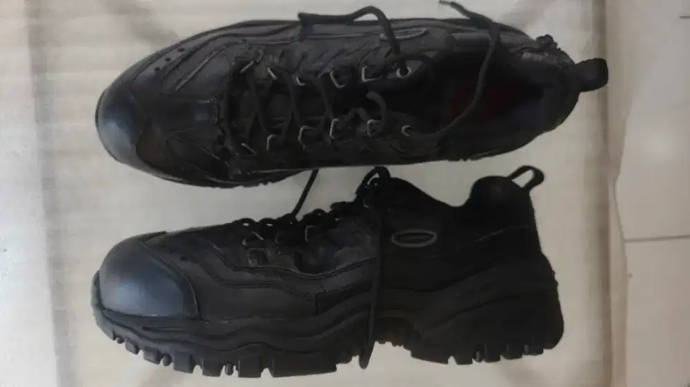 Sepatu safety skechers