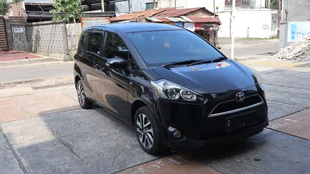 Toyota Sienta 1.5 V Bensin AT 2017