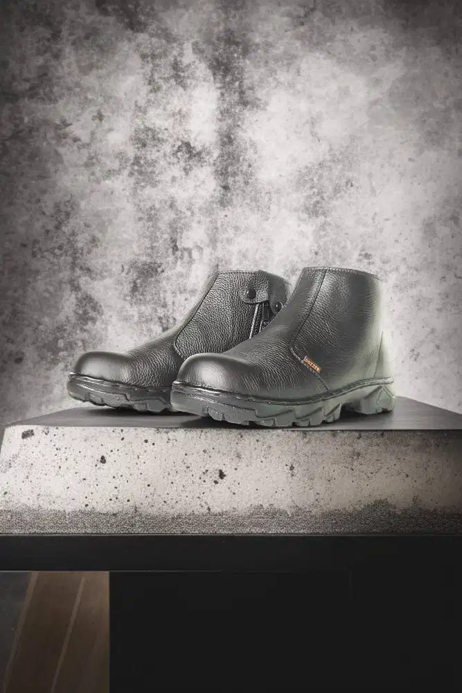 Powerful Sepatu safety petugas lapangan Kasihan