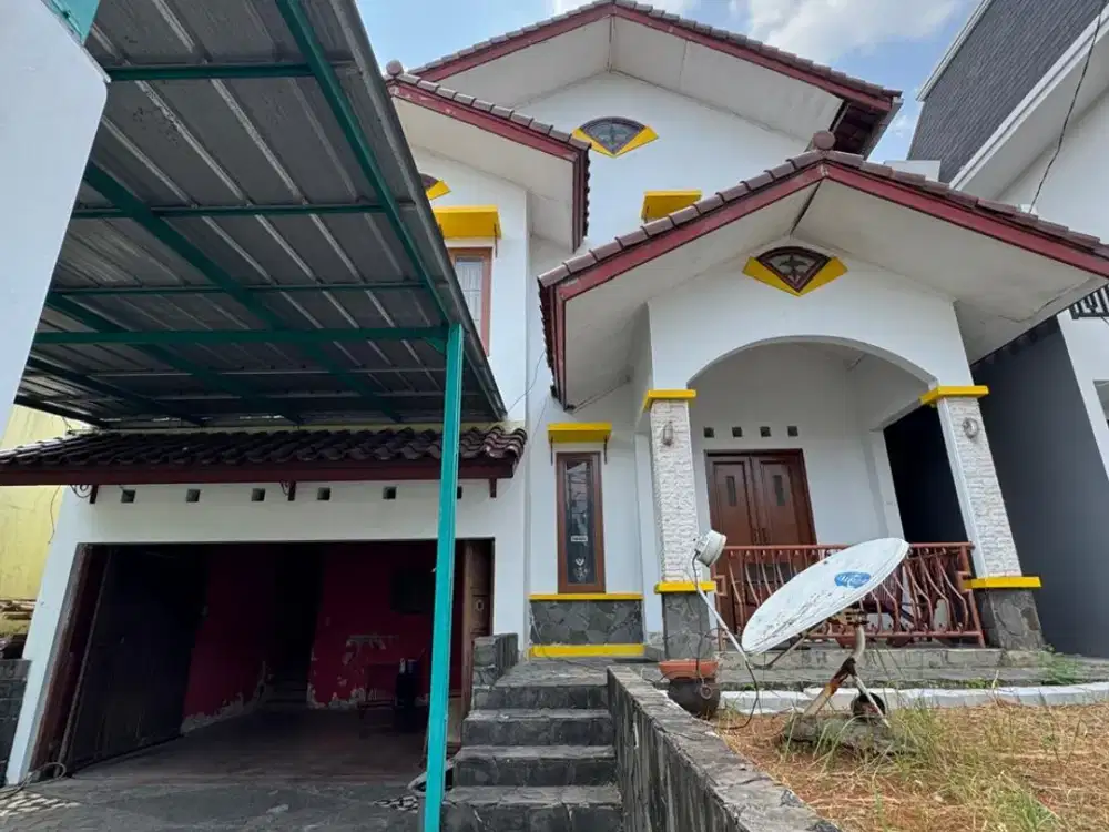 Rumah 2 Lantai 300M2 Dalam Komplek di Cirendeu Halaman Belakang Lega