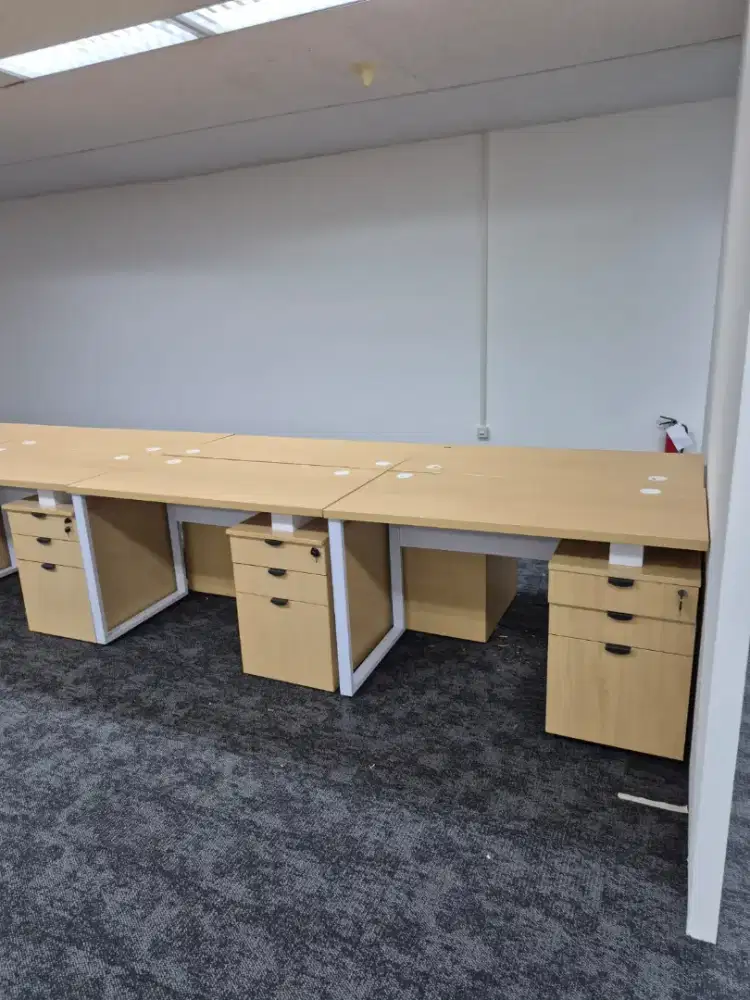 meja laci kantor minimalis
