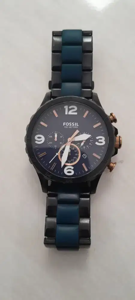Di jual jam tangan laki laki Merk Fossil dan jam tangan wanita Guess
