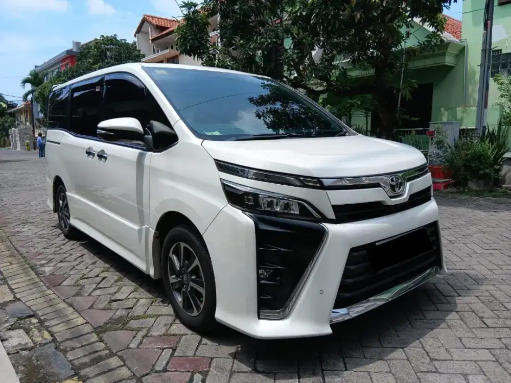 Toyota Voxy 2.0 2017 matic