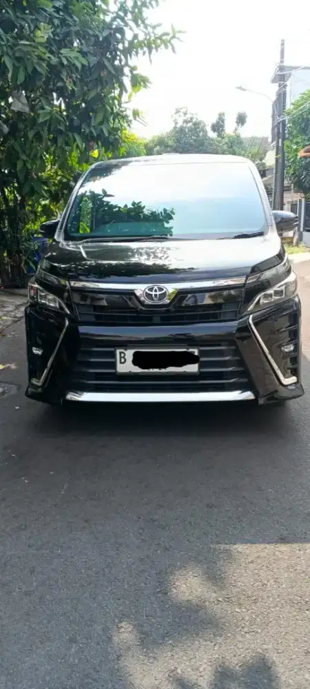 Toyota Voxy 2.0 2019